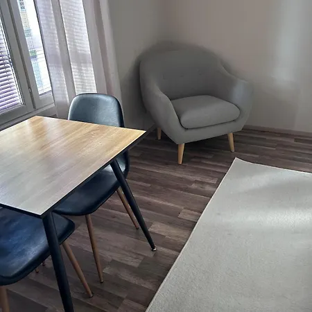 Idyllinen Yksioe Puu-raksilassa, Maksuton Parkkipaikka شقة